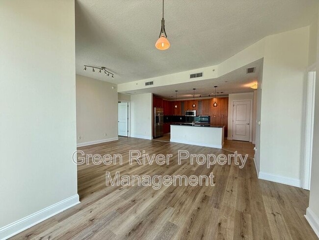 Photo - 1431 Riverplace Blvd