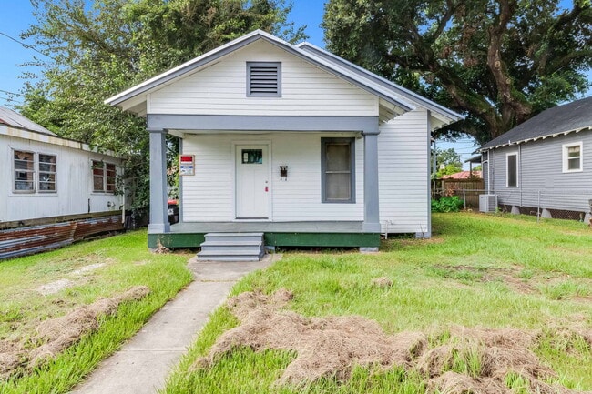 Photo - 206 Hobson St House