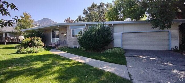 Building Photo - Awesome 3 Bedroom Holladay ground floor un... Rental
