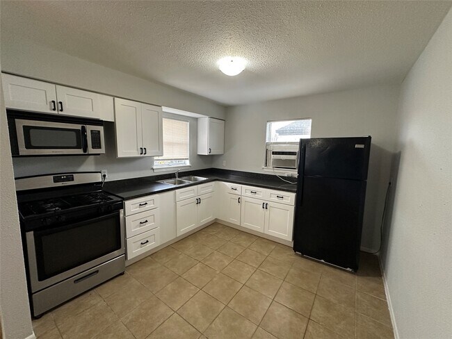 Photo - 4911 Delano St Unidad 2