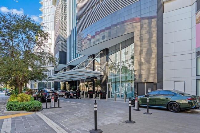 Building Photo - 851 NE 1st Ave Unit 1205