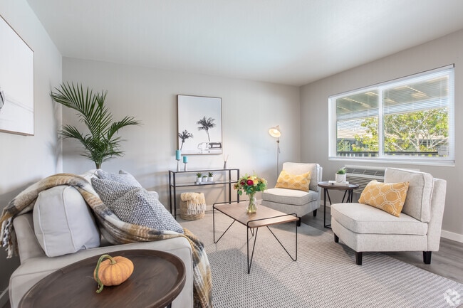 2BR, 1BA - 756SF - Brio Apartments