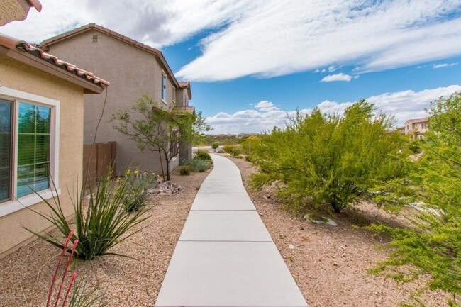 Building Photo - BEAUTIFUL HOME IN VAIL SCHOOL DISTRICT! 3 bed and 3 bath!