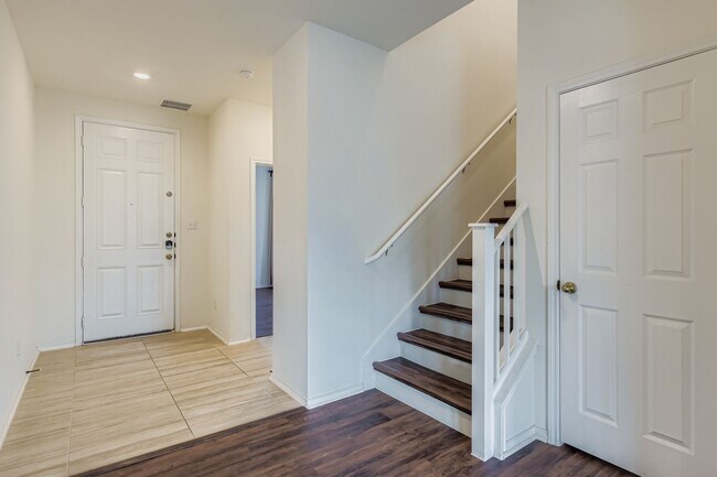 Photo - 716 Madalin Rue Ct