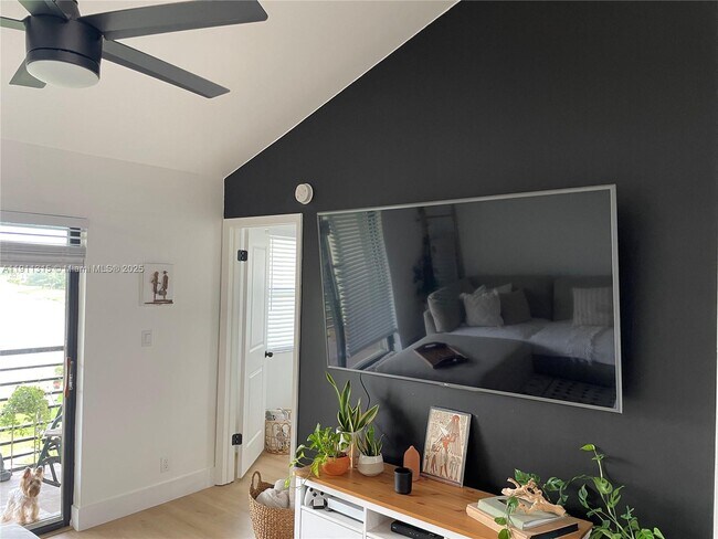 Photo - 10011 Winding Lake Rd Unidad 206