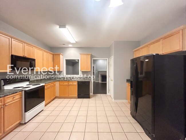 Photo - 3 Bed/2.5 Bath Townhome with Fenced Yard / Pet-Friendly / Coming Soon!