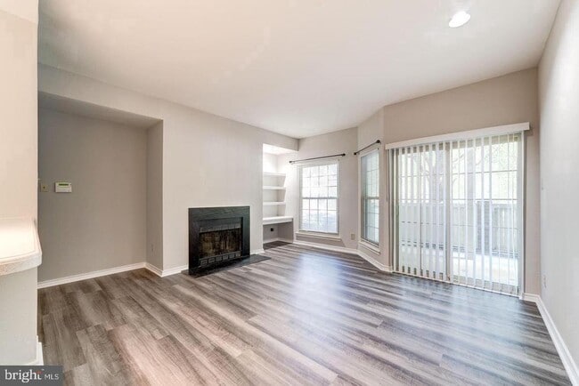 Building Photo - 3903 Penderview Dr Unit 1505