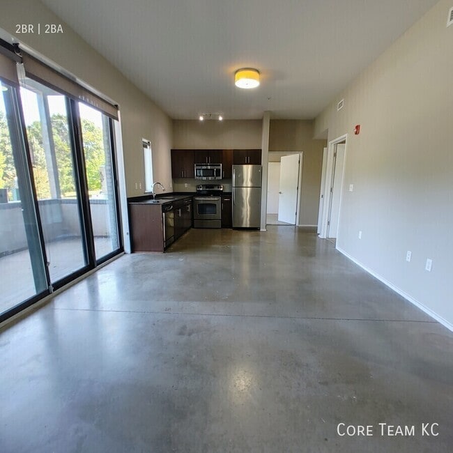 Building Photo - 3632 Gillham Rd Unit N204