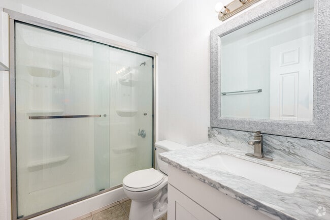 2BR, 2BA - 1150SF - Primary Bathroom