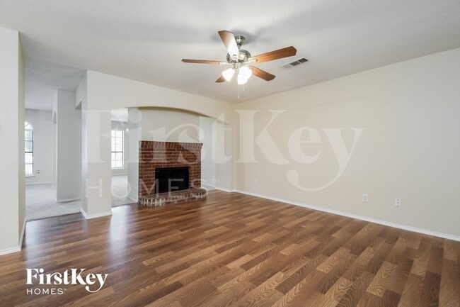 Photo - 905 Shady Brook Ln