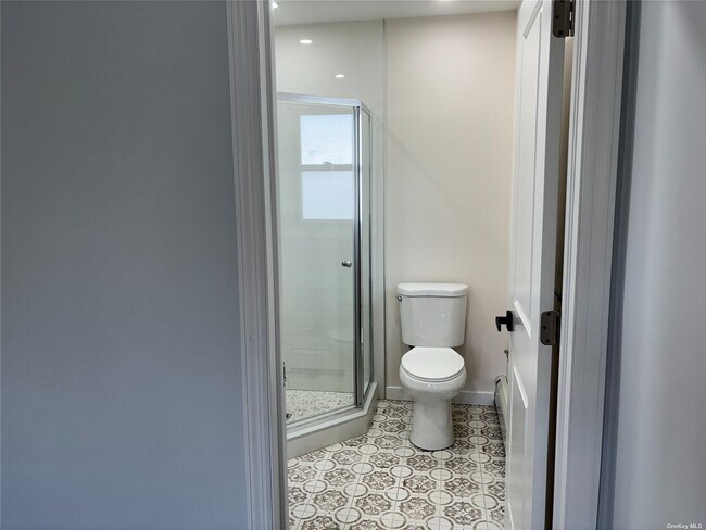 Photo - 2427 Clinton St