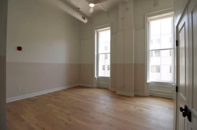 Photo - 30 W Broad St