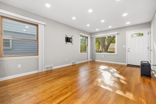 Photo - 5348 N Lydell Ave