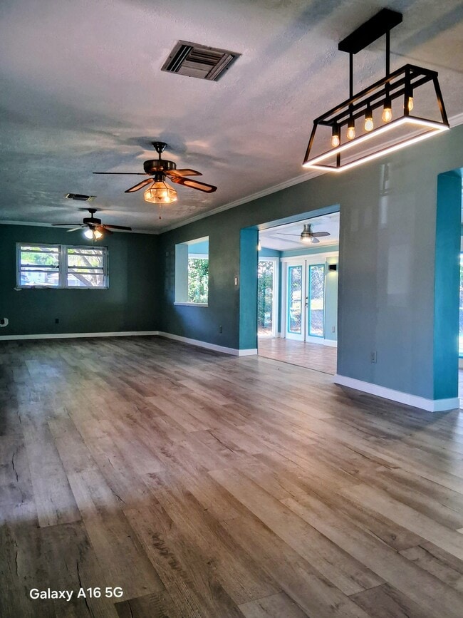 Building Photo - 1295 Pilgrim Rd