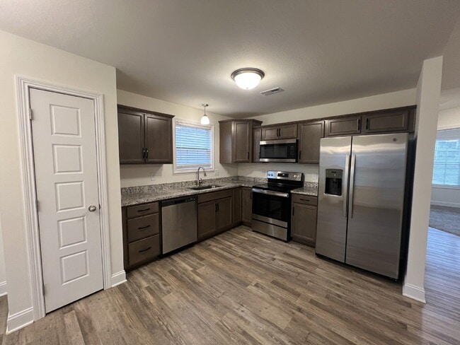 Photo - 811 Lillian Grace Dr