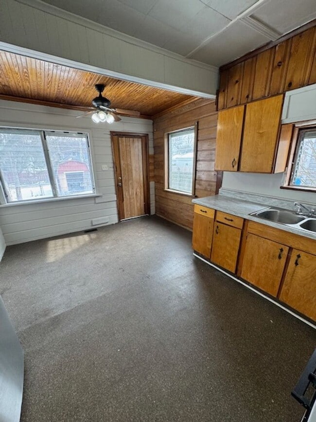 Photo - 3011 Hoagland Ave