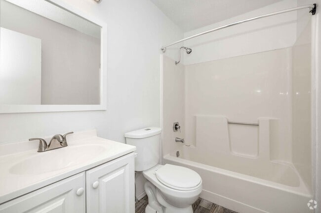 2BR, 1BA - 650SF - Bathroom