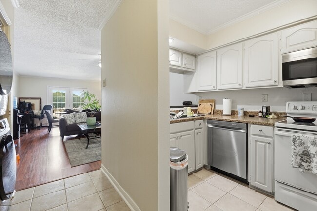 Photo - 3131 Southwest Fwy Unit B21