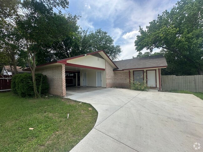 Building Photo - 2 bed 1 bath on Emerald Forest Rental