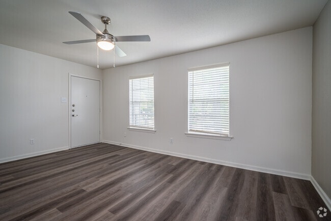 1BR, 1BA - 720SF