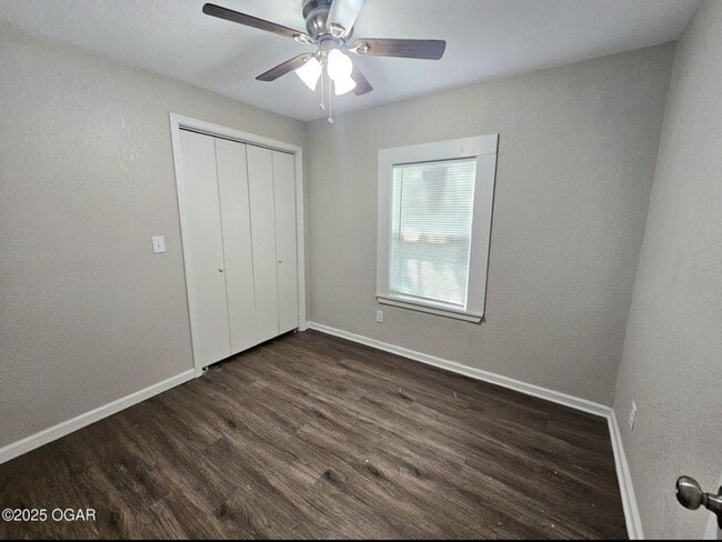 Photo - 427 E BJ Tunnell Blvd