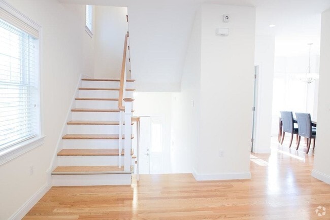 Building Photo - 8 Murray Ave Unit #10 Rental