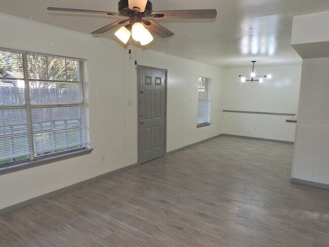 Photo - 408 E Coombs St Unit 2