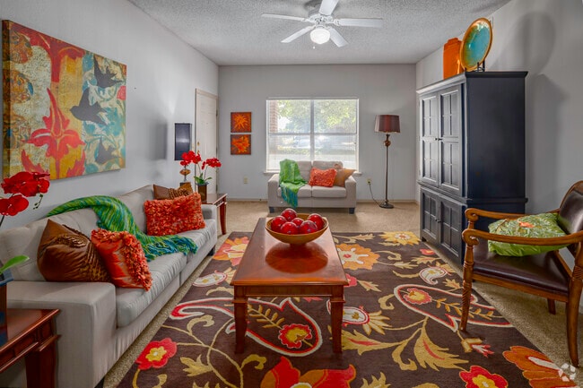 Custom - 2BR, 2BA - 989SF - Living Room