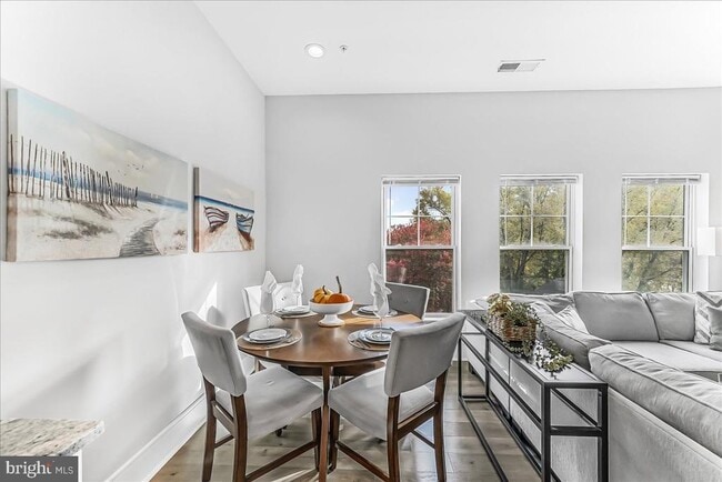 Photo - 537 Apple St Unit 302