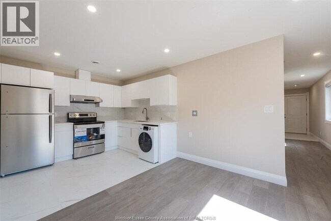 Photo - 912 Hall Ave