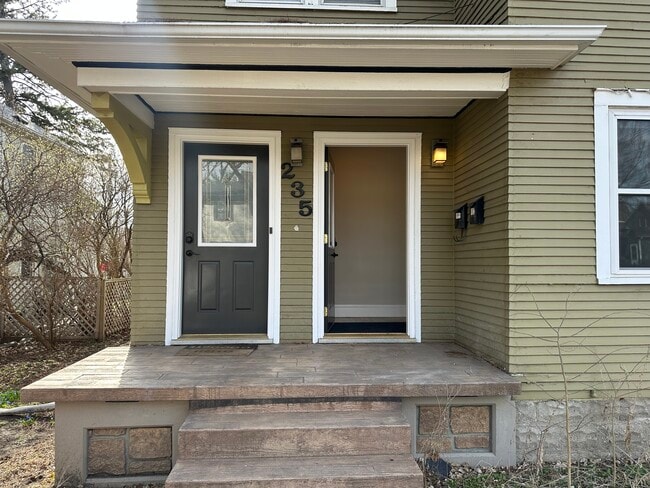 Photo - 235 Logan Ave N Unidad 1