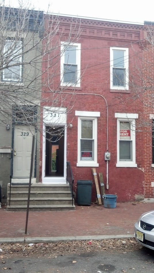 Photo - 331 Point St