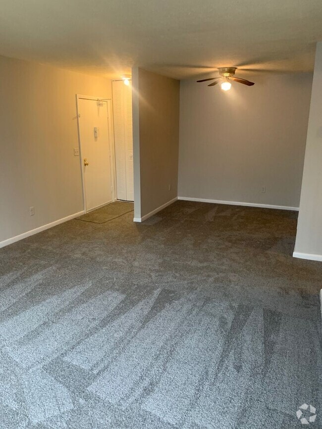 Building Photo - Orchard Trace Condominiums Unit #5