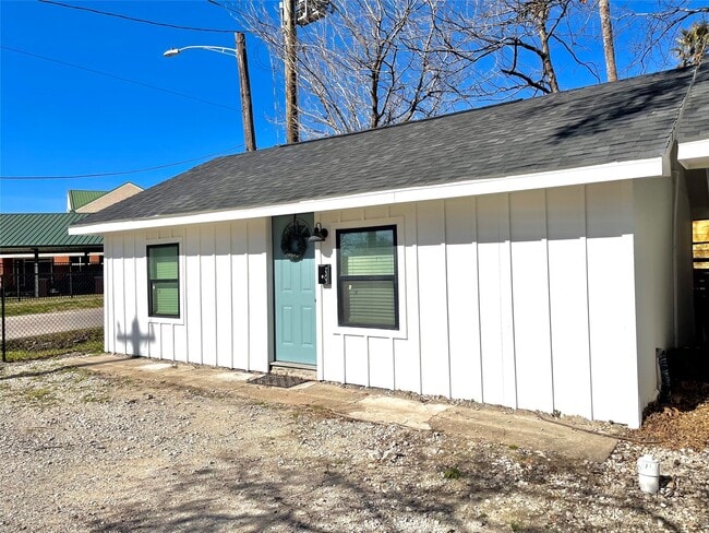 Photo - 7303 Market St