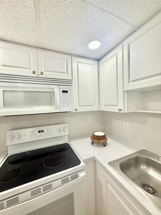 Photo - 984 W 40th St