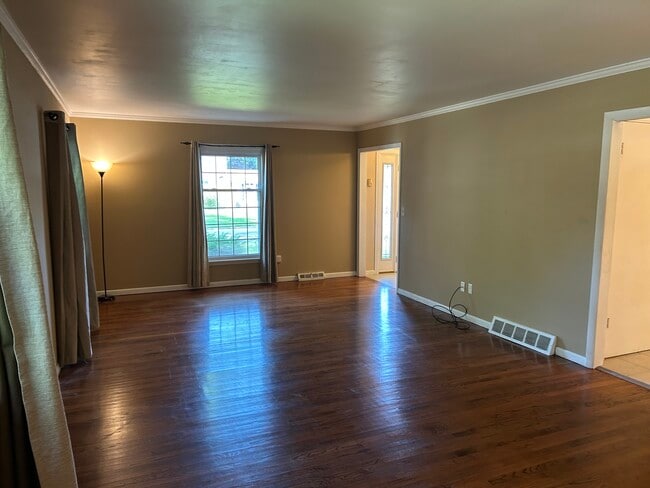 Photo - 119 W 41st St