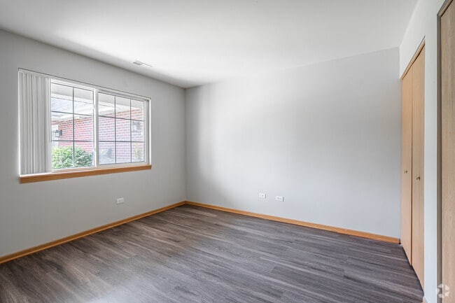1BR, 1BA - 696SF - Bedroom