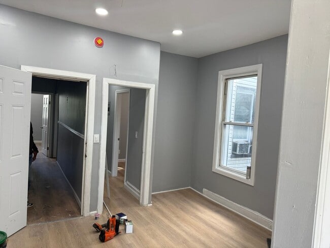 Photo - 189 Sheridan Ave