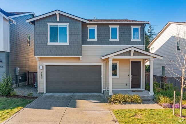 Building Photo - Spacious Port Orchard Two-Story Rental