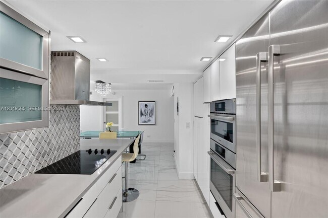 Photo - 6039 Collins Ave Unit 1624