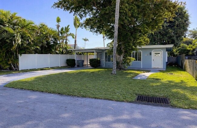 Building Photo - 712 NE 10th Ave