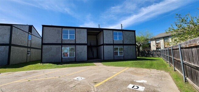 Photo - 806 Oran Cir Unidad D