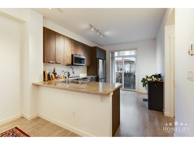 Photo - 8355-8164 164 St