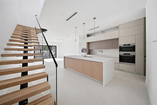 Photo - 11 SE 12th Ave