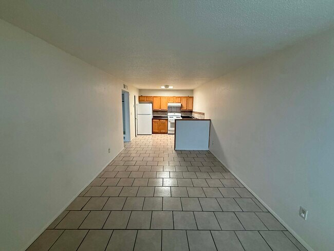 Photo - 5425 E 30th St Unidad 3