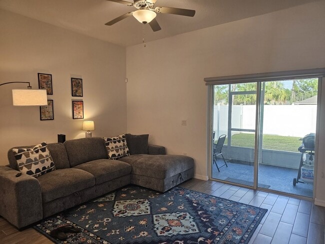 Photo - 8 Serenade Pl