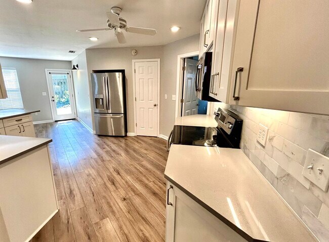 Photo - 1435 Pine St