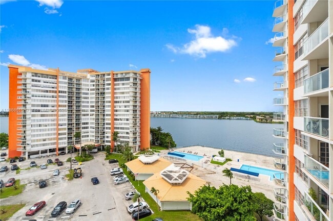 Building Photo - 1351 NE Miami Gardens Dr Unit 922E Rental