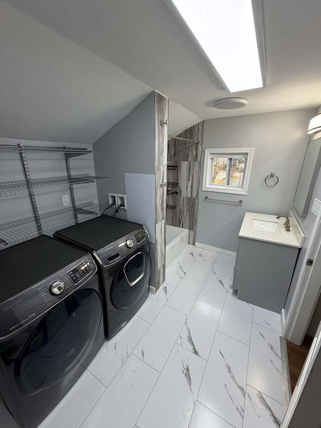 Photo - 15 Essex St Unit 2nd floor