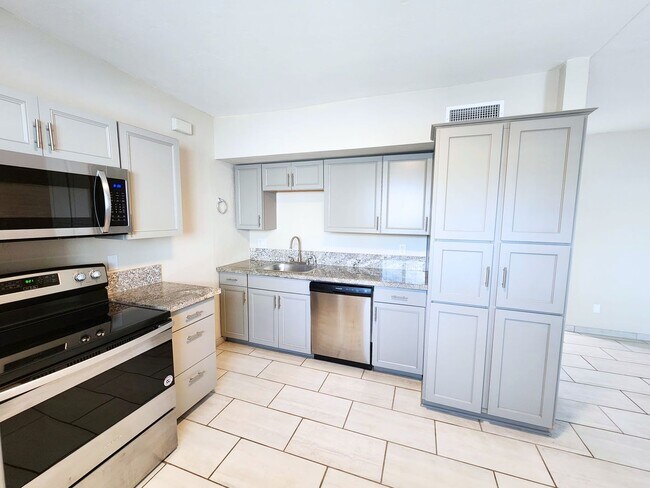 Building Photo - 501 E Glenn St Unit 5 Rental